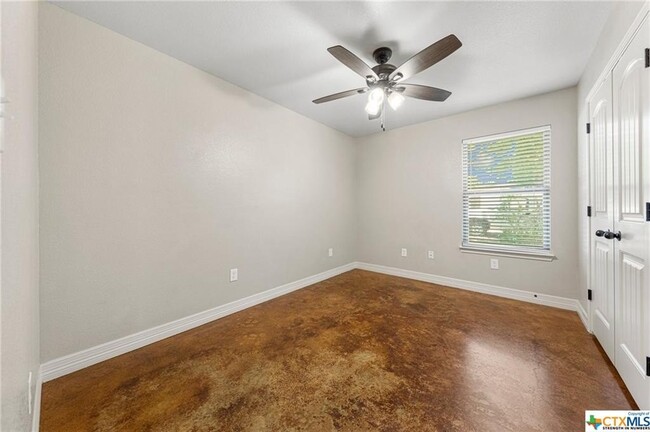 Building Photo - 2807 Terrace Dr