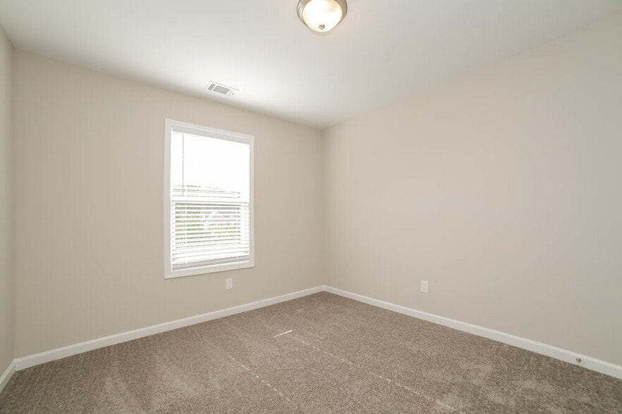 Building Photo - 31 Celtic Ct