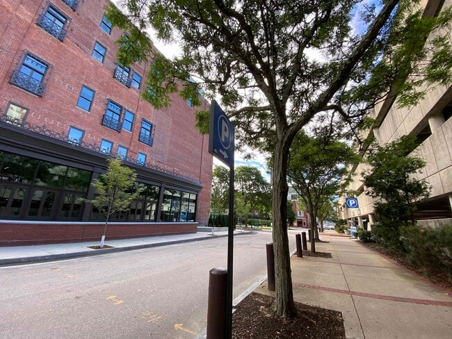 Building Photo - 83 Hanover St