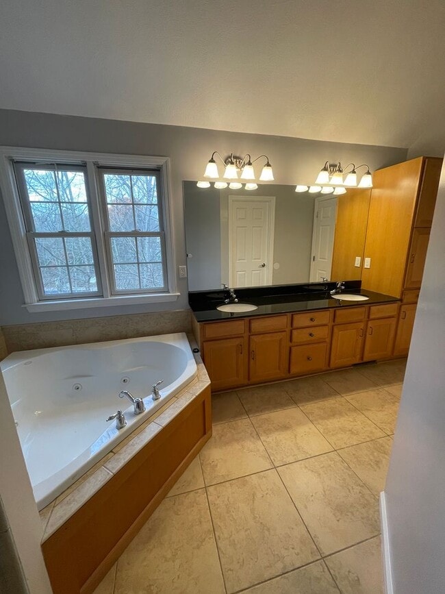 Building Photo - Beautiful custom built 5 bed 4 bath home with finished basement ready for you to move-in!