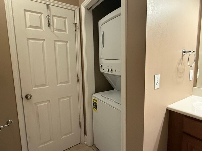 Building Photo - Beautiful Condo located in North Johnson City!