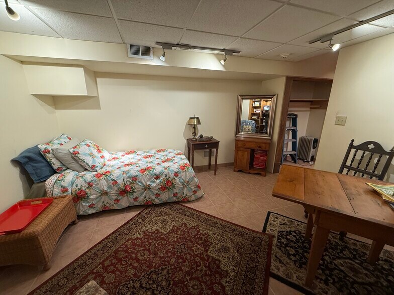 Building Photo - 32275 Center St