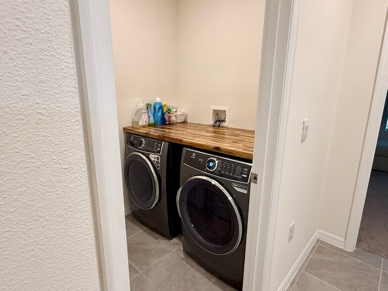 Building Photo - 13 Melogold Dr