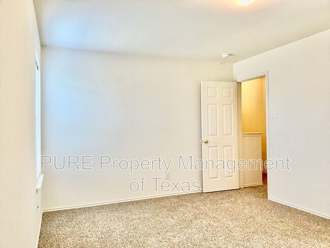 Building Photo - 708 Jane Austen Trail