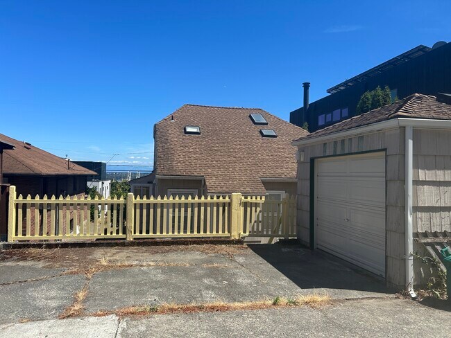 Building Photo - 3054 36th Ave SW