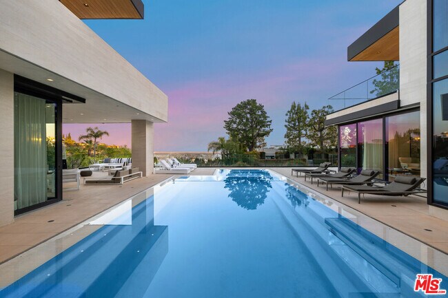 Building Photo - 9255 Swallow Dr