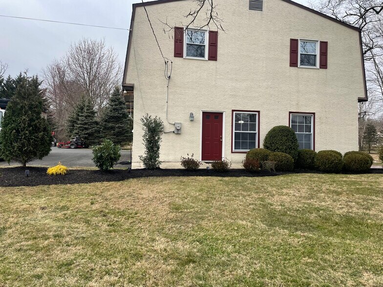 Building Photo - 1422 Limekiln Pike