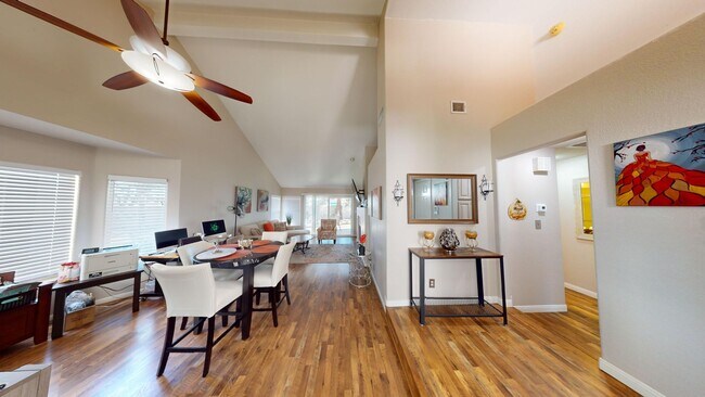 Building Photo - Spanish Trails Guard Gated Townhome!