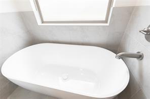 Building Photo - 8225 Mountain Oak Dr