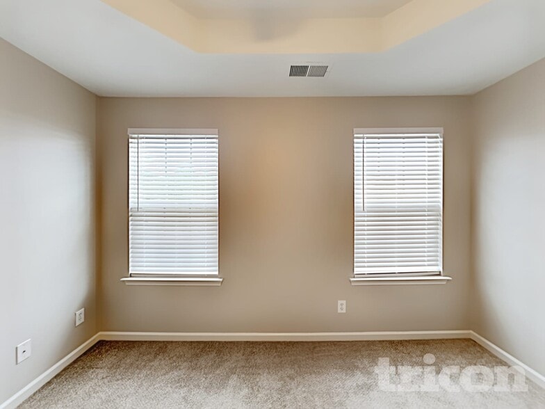 Building Photo - 300 Sunny Vw Dr