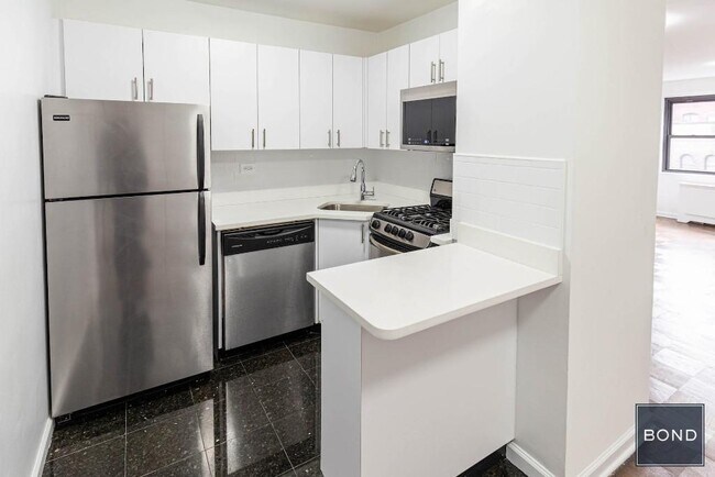 Primary Photo - 145 E 16th St