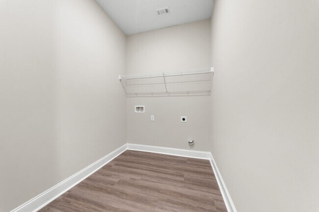 Building Photo - 135 Avalon Trce