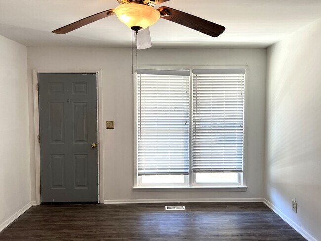 Building Photo - Cute Home in East Macon