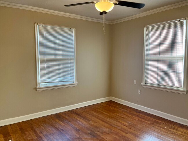 Building Photo - Great location in Garden District seconds from Downtown and LSU!
