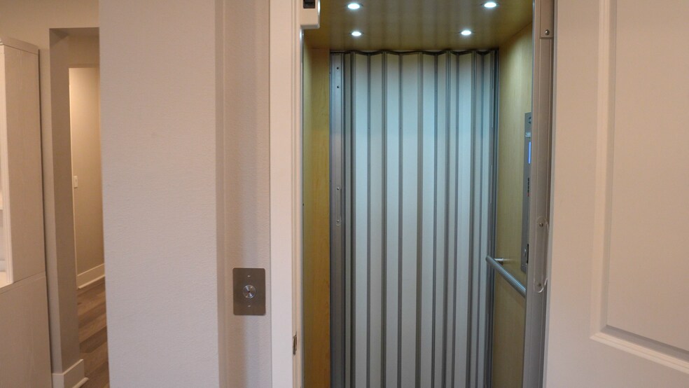 Building Photo - 855 Home Ave