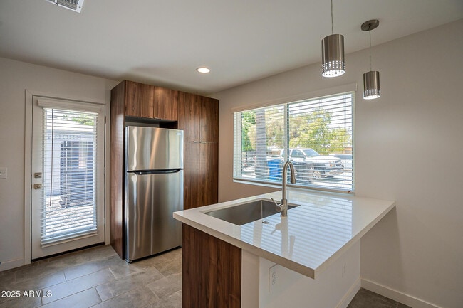 Building Photo - 6227 N 13th Pl