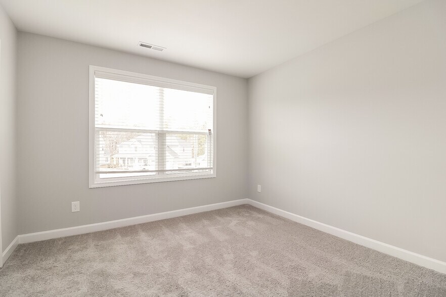 Building Photo - 308 McKenzie Pl