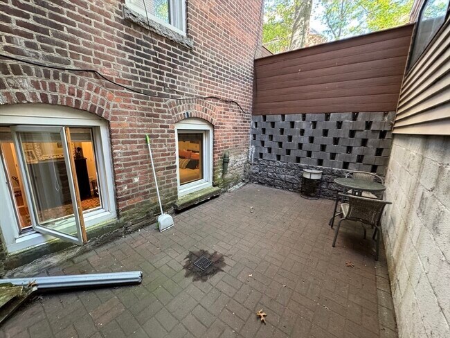 Building Photo - 47 Tileston St