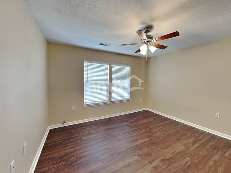 Building Photo - 1473 Bergen Rock St