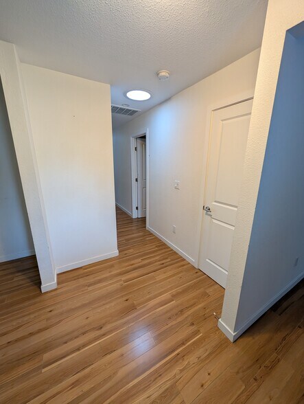 Building Photo - 487 Tuscarora Dr