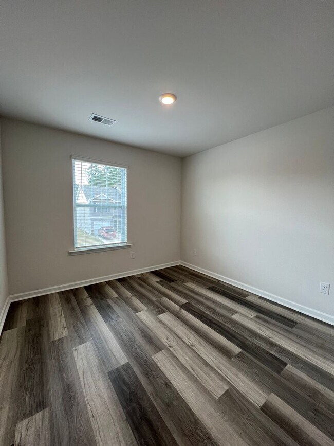 Building Photo - 3 Bed 2.5 Bath with an Office/  Flex Room