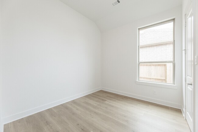 Building Photo - 30723 Grn Acrs Ct