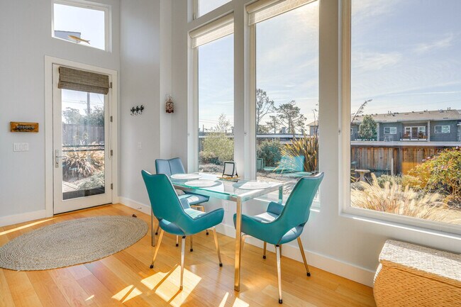 Building Photo - 157 Ave Portola