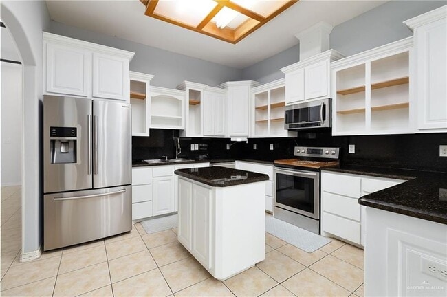 Building Photo - 30 Chloe Rae Cir