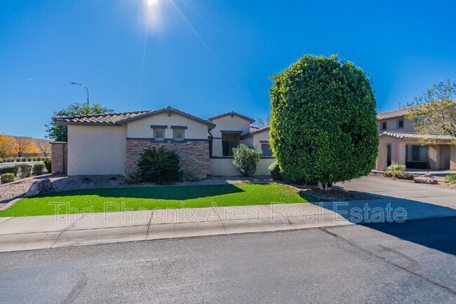 Building Photo - 2741 E Yellowstone Pl