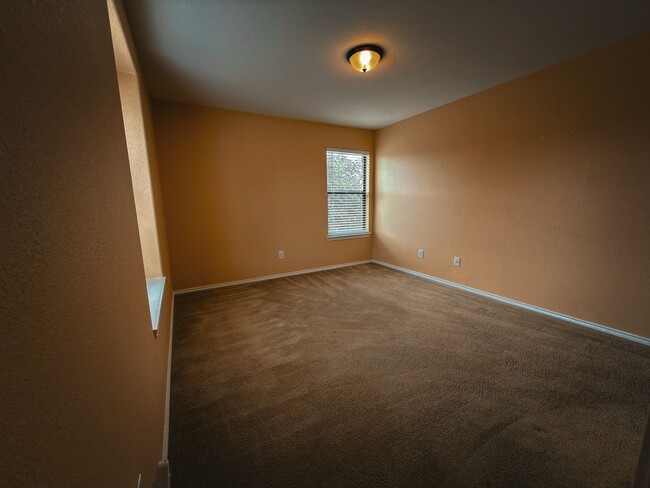 Building Photo - University Park - 5 bedrooms, 3-1/2 Baths