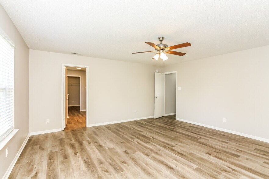 Building Photo - 5739 N Jefferson Dr