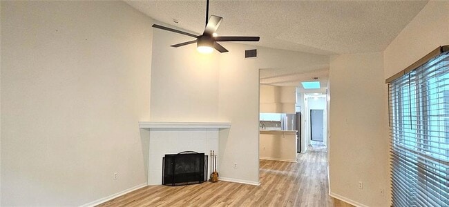 Building Photo - 2726 Penzance St