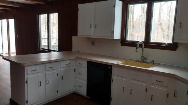Building Photo - 631 Litchfield Tpke