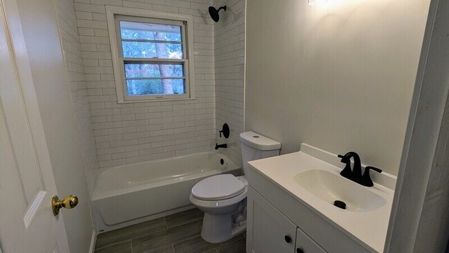 Building Photo - 294 Robin Ln SE