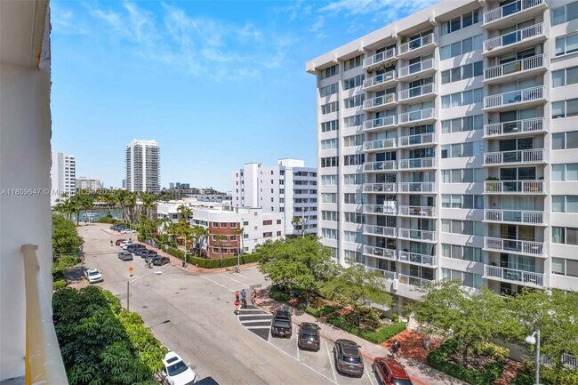 Building Photo - 1340 Lincoln Rd