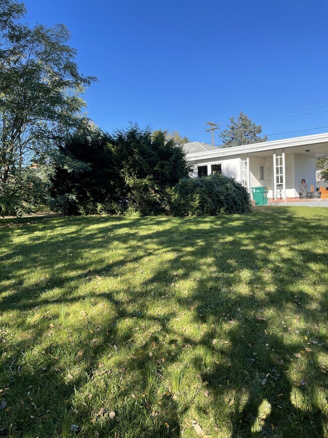 Building Photo - 4700 E Trindle Rd