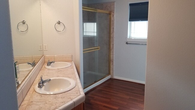 Building Photo - Beautiful 4 bedroom/2.5 bath South Davis Home!