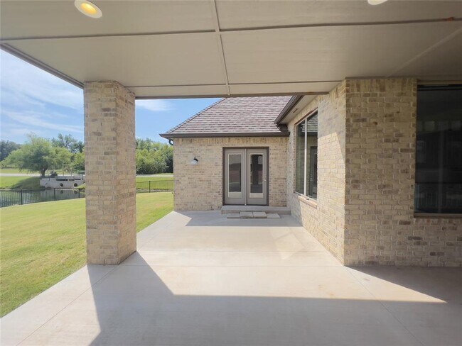 Building Photo - 424 Seville Dr