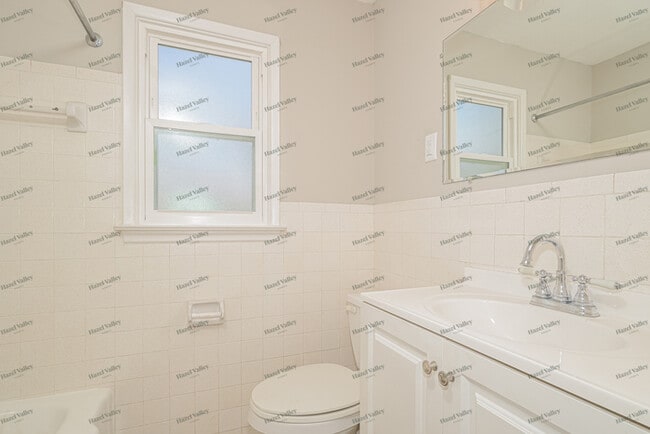 Building Photo - 3132 Duquette Dr