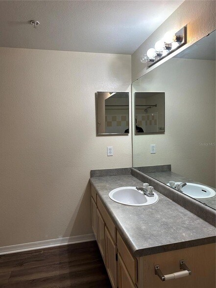 Building Photo - 3324 Parkchester Square Blvd