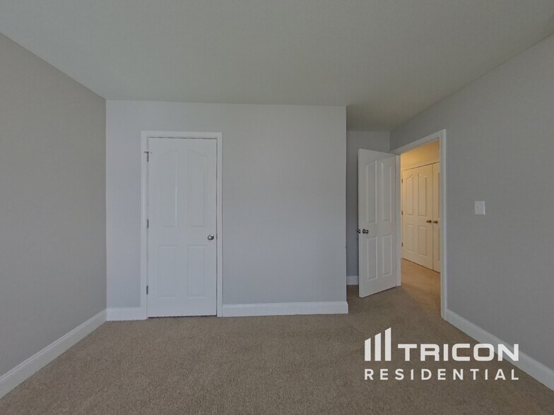 Building Photo - 5141 Grays Ridge Dr