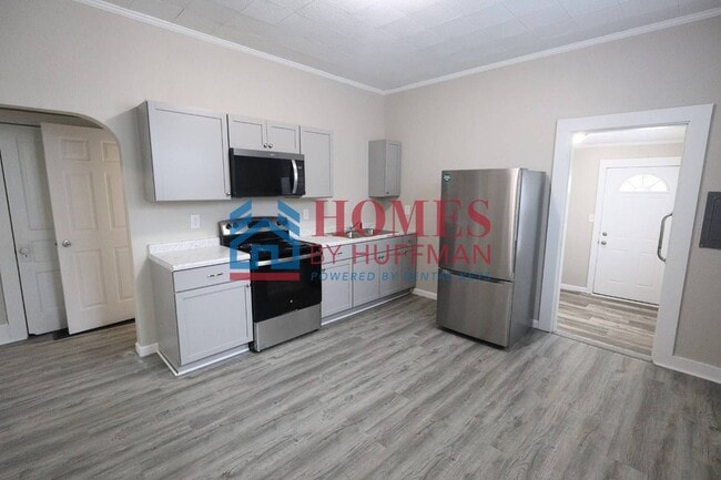 Building Photo - Two Bedroom House