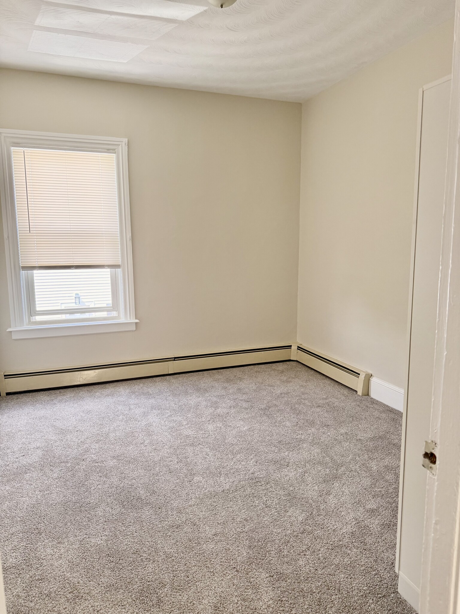 Building Photo - 32 School St