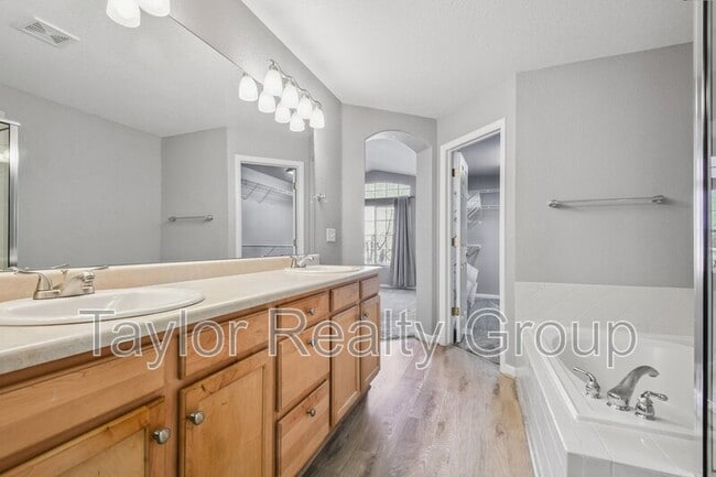 Building Photo - 22951 E Roxbury Dr