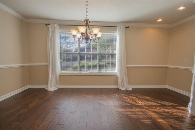 Building Photo - 2 Oak Ridge Ln