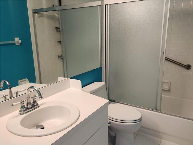 Building Photo - 6330 Green Oaks Cir