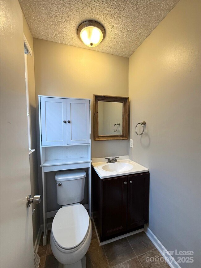 Building Photo - 4712 Jamee Dr