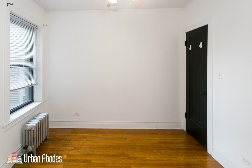 Building Photo - 1913 W Larchmont Ave