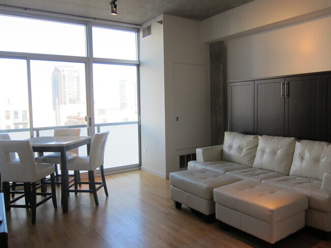 Building Photo - 1620 S Michigan Ave