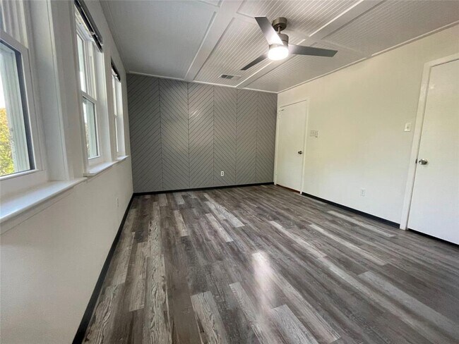 Building Photo - 5802 Longhorn Landing